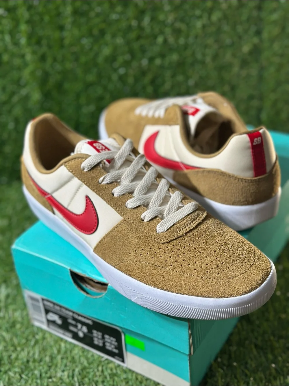 NIKE SB TEAM CLASSIC, SIZE 7.5 MENS, BRAND NEW